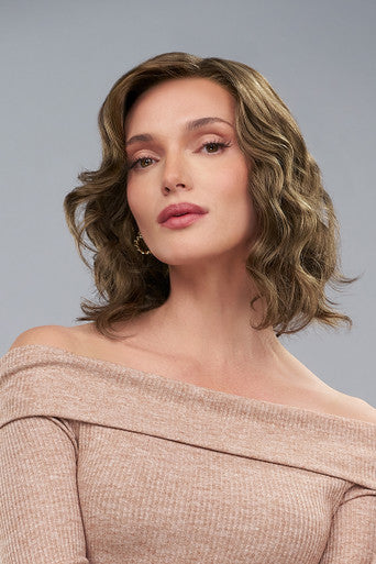 Julianne Lite brunette wig alt