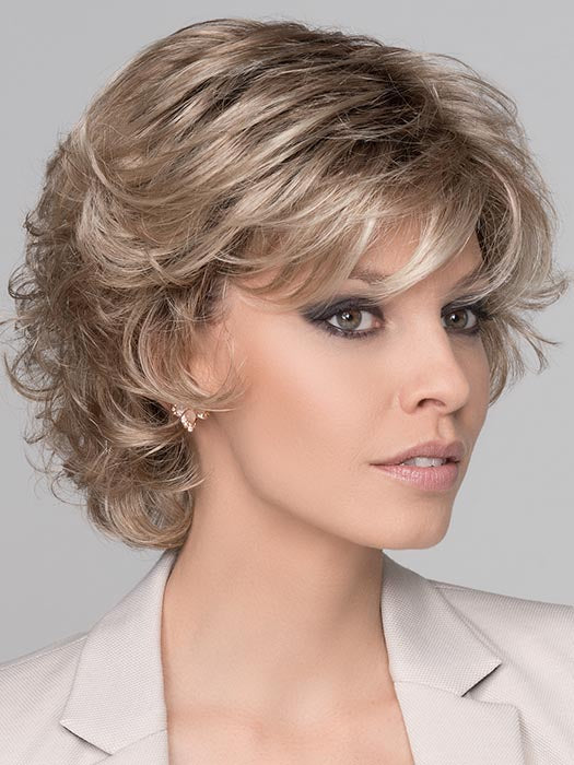 DAILY LARGE by ELLEN WILLE in CHAMPAGNE ROOTED 22.20.25 | Light Neutral Blonde, Light Strawberry Blonde, and Lightest Golden Blonde Blend with Shaded Roots